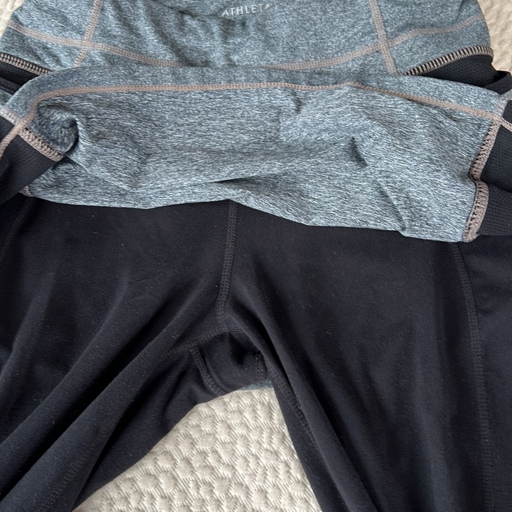 Athleta 2-in1 Be Free Skirted Capri Leggings Side Pockets, Back Zip Pocket XS - Picture 8 of 8